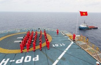 PetroVietnam  hard hit by  pandemic,  world  oil prices,  but keeps up  operations