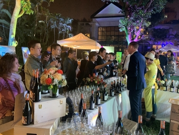 Thưởng thức rượu vang và trải nghiệm văn hóa Pháp tại Hà Nội