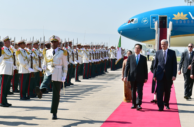 Thủ tướng Algeria kêu gọi nhiều hạng mục muốn hợp tác với Việt Nam