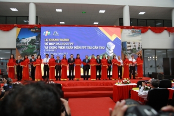 Thủ tướng cắt băng khánh thành Tổ hợp Đại học FPT tại Cần Thơ