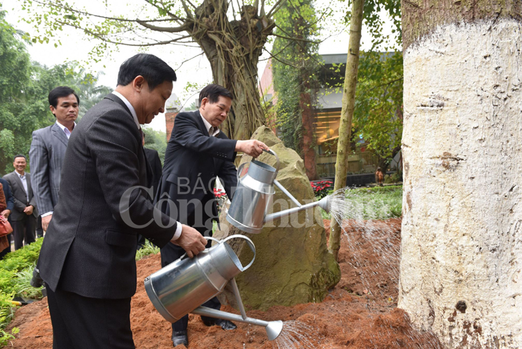 Nguyên Chủ tịch nước Nguyễn Minh Triết thăm khu đô thị Ecopark