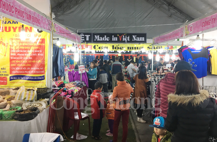 Xử phạt nhiều quầy bán hàng kém chất lượng tại Lễ hội hoa Anh đào - Mai vàng Yên Tử