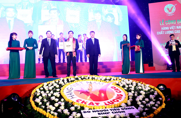 Vinamilk 21 năm liên tục đạt chứng nhận Hàng Việt Nam chất lượng cao