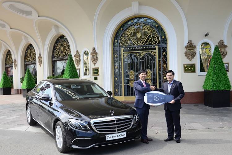 Bàn giao xe E 200 thế hệ mới cho khách sạn Majestic Sài Gòn