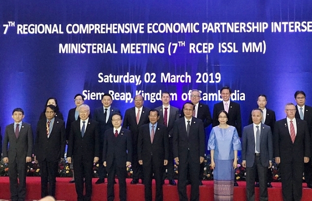 Thứ trưởng Trần Quốc Khánh dẫn đầu đoàn Việt Nam tham dự Hội nghị Bộ trưởng RCEP giữa kỳ lần thứ 7
