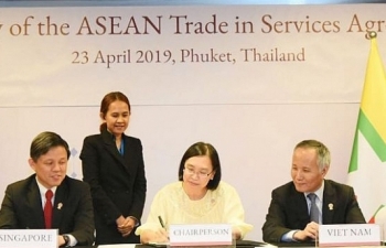 Các Bộ trưởng Kinh tế ASEAN ký kết các văn kiện quan trọng