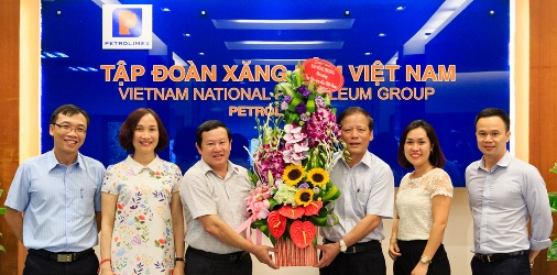 Báo Công Thương chúc mừng Tập đoàn Xăng dầu Việt Nam nhân ngày Doanh nhân Việt Nam