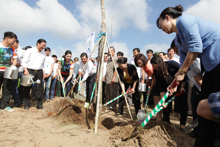 Qũy 1 triệu cây xanh cho Việt Nam tới Khu di tích đường Hồ Chí Minh