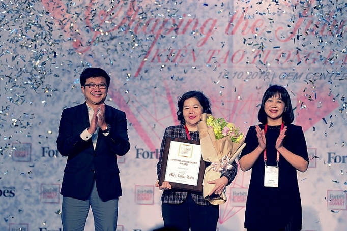 Người phụ nữ duy nhất được Forbes Việt Nam vinh danh với giải thưởng “Thành tựu trọn đời”