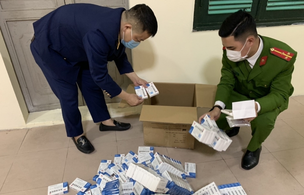 Hà Nội: Liên tiếp thu giữ số lượng lớn thuốc điều trị Covid-19, kit test nhập lậu