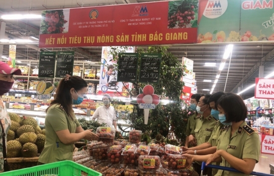 Hà Nội: Quản lý thị trường kết nối siêu thị MM Mega Market Thăng Long tiêu thụ vải thiều Bắc Giang