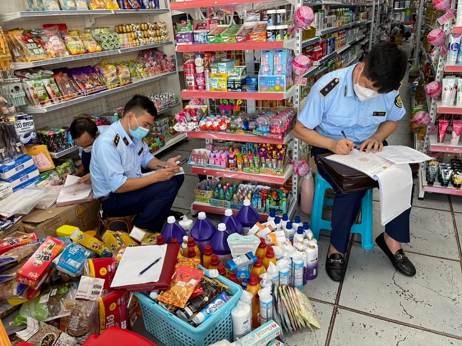 Lào Cai: Thu giữ hơn 400 sản phẩm nhập lậu tại cửa hàng 
