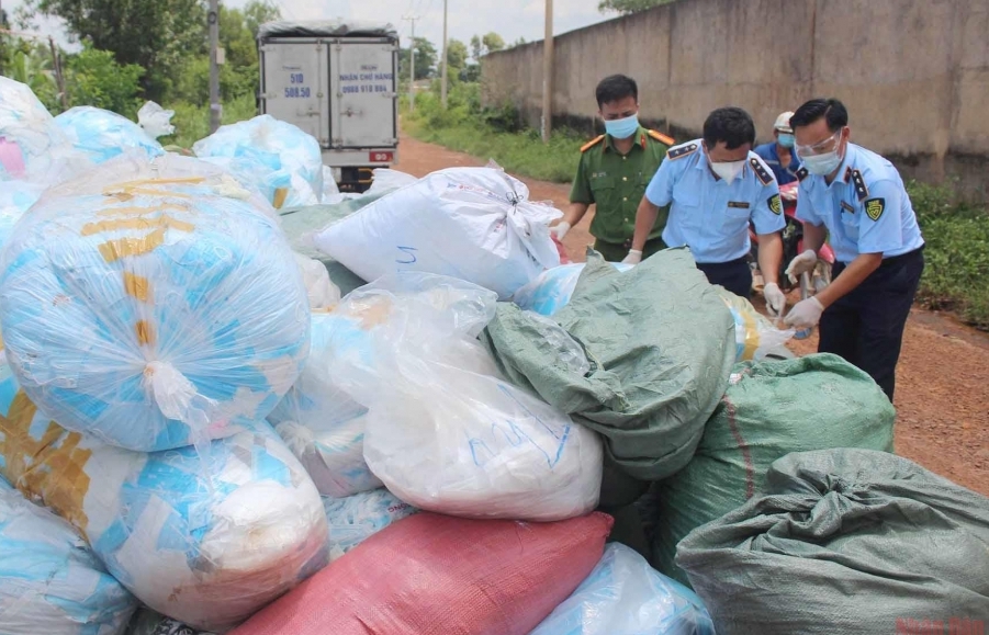 Đồng Nai: Phát hiện cơ sở tái chế hơn 1 tấn khẩu trang lỗi chuẩn bị đưa đi tiêu thụ