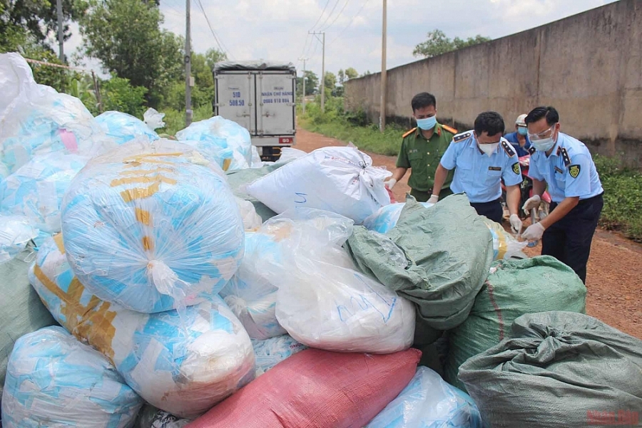 Đồng Nai: Phát hiện cơ sở tái chế hơn 1 tấn khẩu trang lỗi chuẩn bị đưa đi tiêu thụ