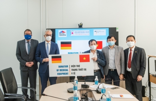 Đức hỗ trợ Việt Nam máy móc y tế để điều trị Covid-19