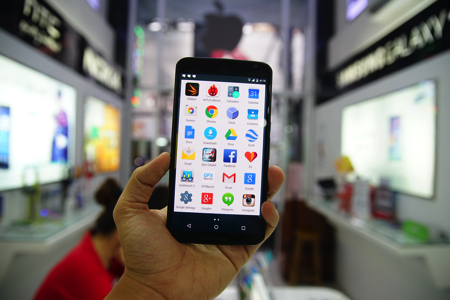 Nexus 6 khởi chạy Android 5.0 Lollipop.