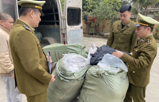 Lạng Sơn: Phát hiện phương tiện vận chuyển gần 1.700 sản phẩm hàng hóa nhập lậu