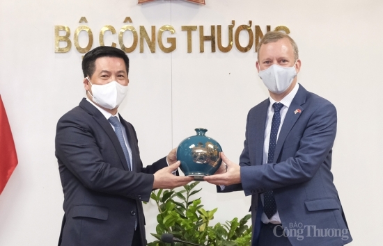 Bộ trưởng Nguyễn Hồng Diên: Việt Nam tạo môi trường thuận lợi thu hút vốn đầu tư trong lĩnh vực năng lượng tái tạo