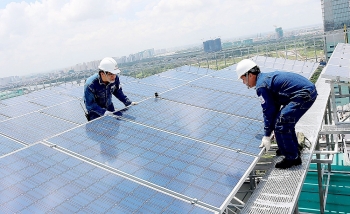 Investment policies needed to boost solar, wind power