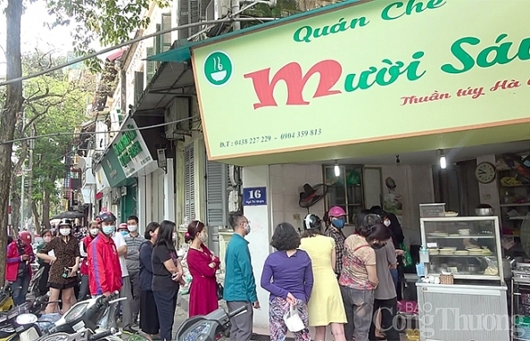 Chưa đến Tết Hàn thực, người dân thủ đô đã tấp nập xếp hàng mua bánh trôi, bánh chay