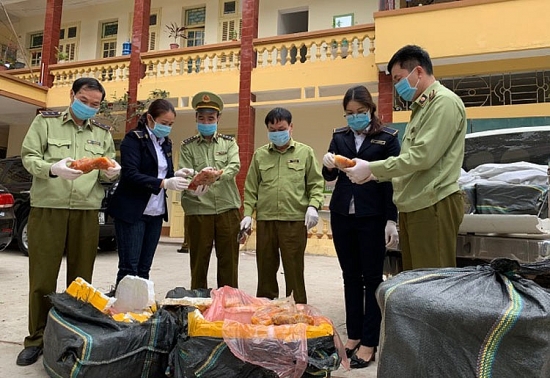 Lạng Sơn: Thu giữ 360kg trứng gia cầm non và hàng nghìn đơn vị thực phẩm không rõ nguồn gốc