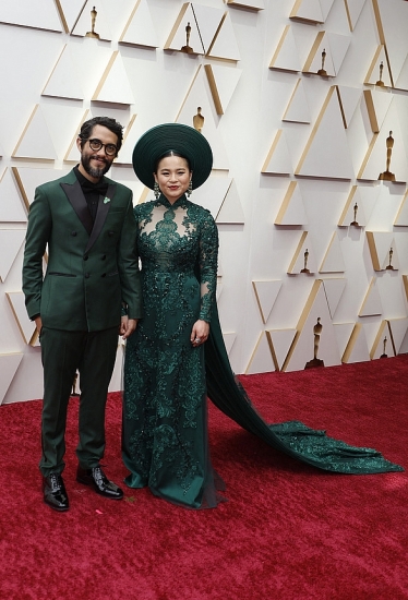 Lần đầu tiên áo dài Việt Nam xuất hiện trên thảm đỏ Oscar