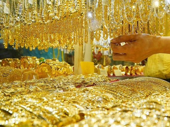 Giá vàng hôm nay 13/6: Vàng SJC tiến gần mốc 70 triệu đồng