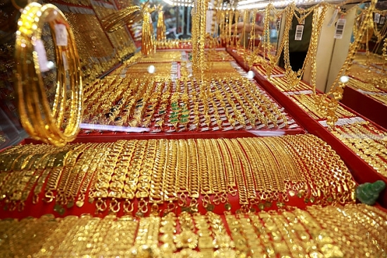 Giá vàng hôm nay 2/5: Vàng trong nước neo cao trên 70 triệu đồng