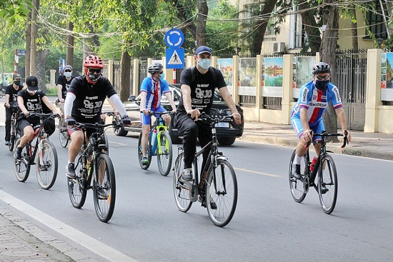 Liên minh Visegrad đạp xe hưởng ứng ngày Xe đạp Quốc tế