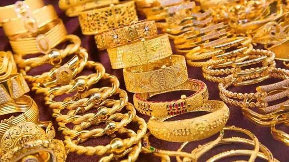 Giá vàng hôm nay 13/7: Vàng trong nước giao dịch quanh 67,6 triệu đồng