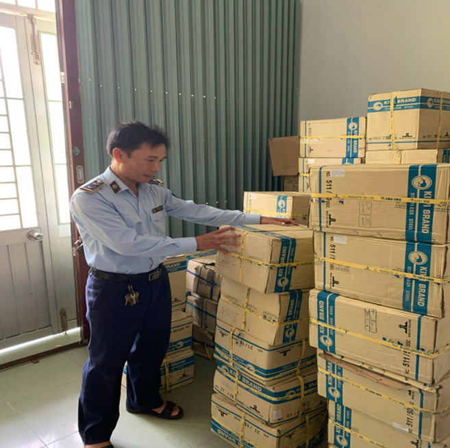 Lực lượng QLTT tỉnh Kiên Giang tạm giữ gần 24.000 cái Dao Thái Lan nhập lậu, trị giá trên 200 triệu đồng.