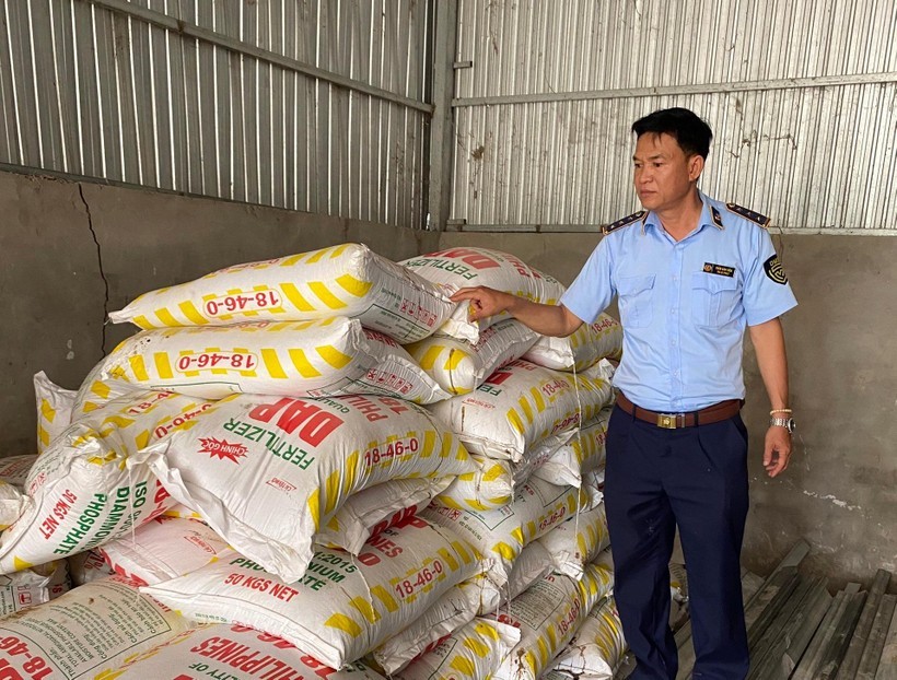 Cục QLTT tỉnh Kiên Giang phát hiện, thu giữ 2,5 tấn phân bón giả trước