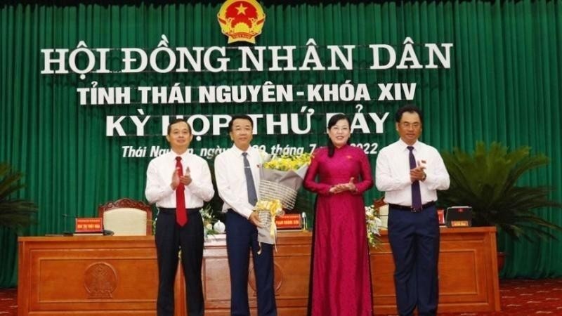 Lãnh đạo tỉnh Thái Nguyên chúc mừng tân Phó Chủ tịch UBND tỉnh Thái Nguyên Nguyễn Thanh Bình (thứ hai bên trái qua)