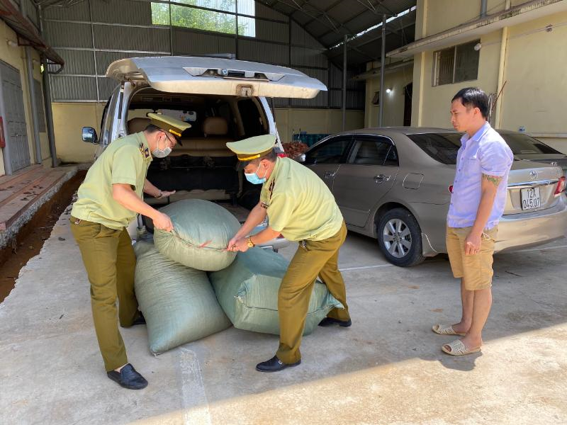 Lạng Sơn: Tiêu hủy hàng trăm kilogram thuốc bắc không rõ nguồn gốc