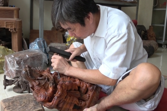 Hà Nội: Nghệ nhân Nguyễn Văn Truyền - Gìn giữ bản sắc gỗ Vân Hà