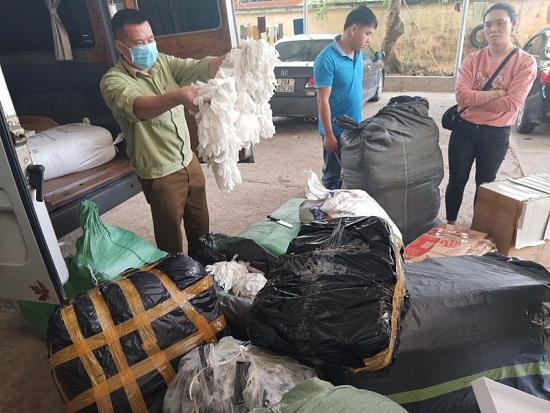 Lạng Sơn: Tạm giữ lô găng tay cao su y tế đã qua sử dụng