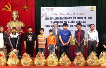 Toyota Việt Nam trao quà Tết cho các gia đình chính sách tại Vĩnh Phúc