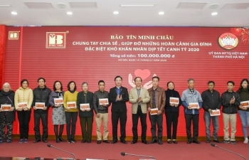 Bảo Tín Minh Châu trao tặng 100 suất quà tết cho người nghèo