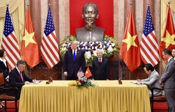 Tổng Bí thư - Chủ tịch nước Nguyễn Phú Trọng và Tổng thống Mỹ Donald Trump chứng kiến lễ ký kết mua máy bay Boeing của Bamboo Airways