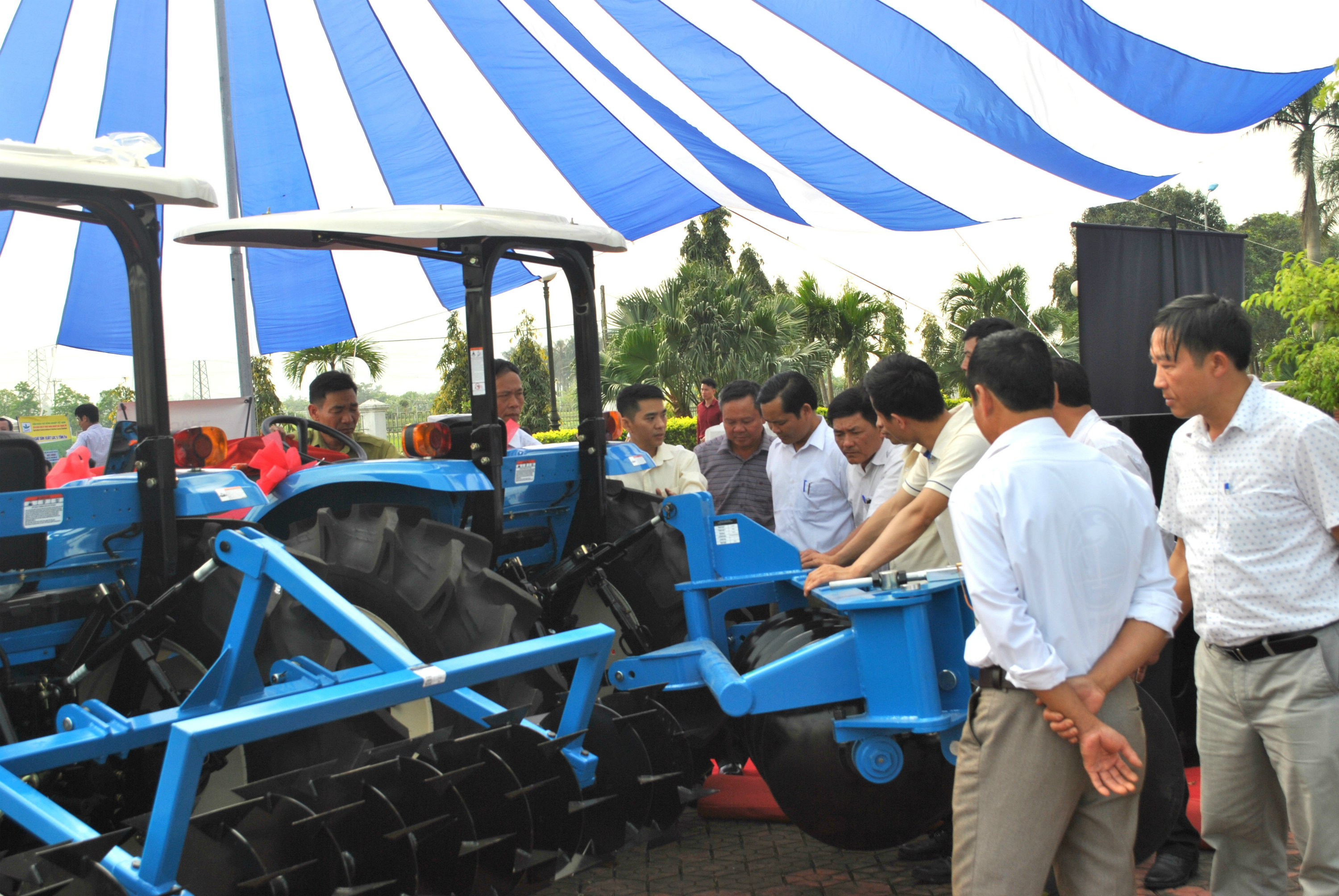 Máy kéo thương hiệu THACO xuất xưởng phục vụ sản xuất nông nghiệp