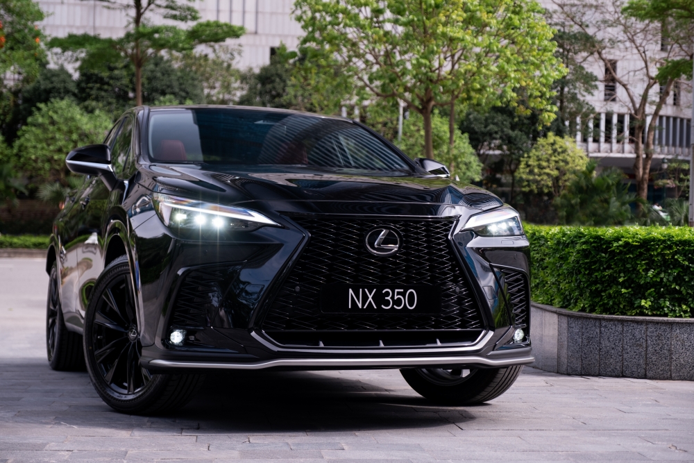 Lexus NX hoàn toàn mới chính thức lăn bánh tại Việt Nam