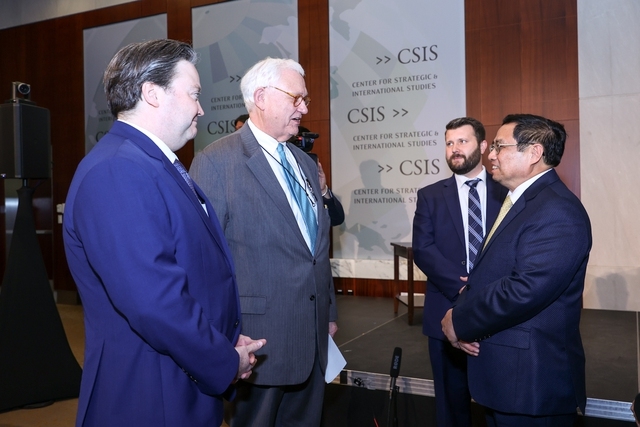 Thủ tướng trao đổi với Đại sứ Hoa Kỳ và lãnh đạo Viện nghiên cứu Chiến lược quốc tế Hoa Kỳ (CSIS) 