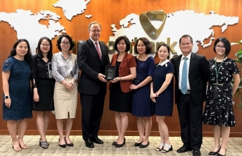 Wells Fargo Bank trao tặng Giải thưởng Chất lượng thanh toán xuất sắc cho Vietcombank