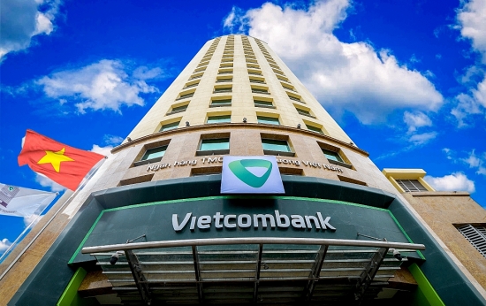 Vietcombank giảm 1%/năm lãi suất cho vay hỗ trợ khách hàng 10 tỉnh miền Trung