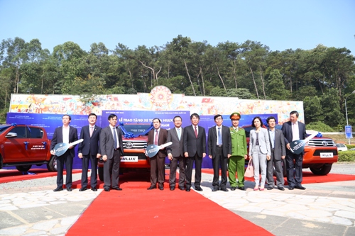 TVF và Ủy ban An toàn giao thông quốc gia tặng xe cho các tỉnh miền núi
