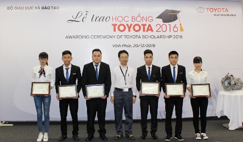 Toyota Việt Nam trao học bổng cho sinh viên ngành kỹ thuật