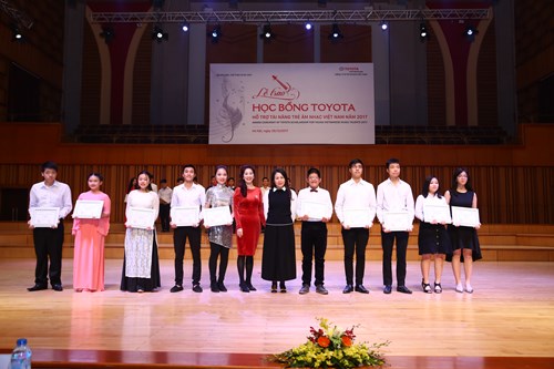 Toyota Việt Nam trao học bổng hỗ trợ tài năng âm nhạc