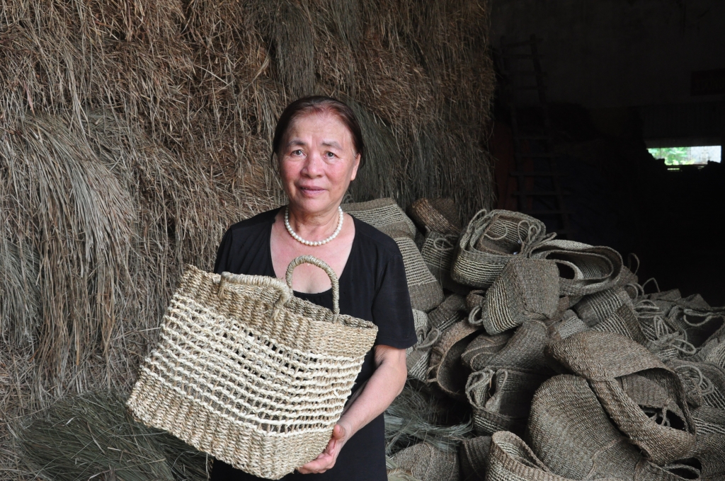 Nghệ nhân Trần Thị Việt: Người giữ nghề và phát huy giá trị cây cói