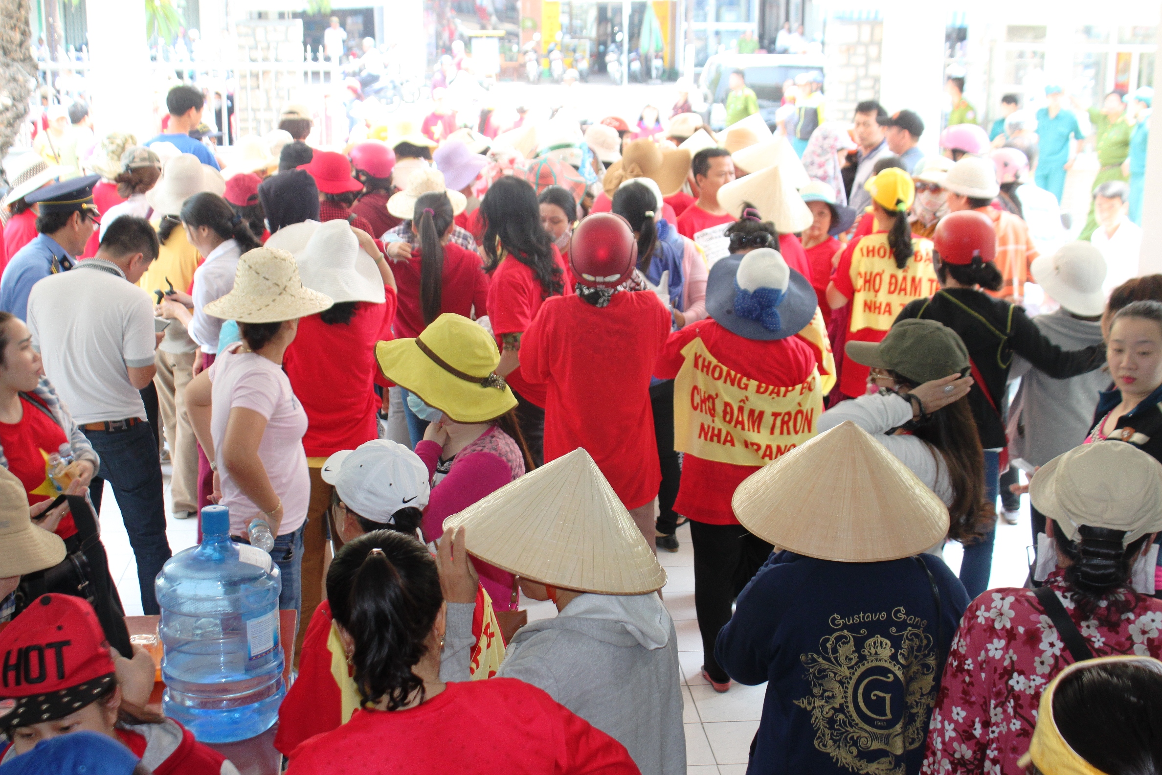 Tiểu thương Chợ Đầm - Nha Trang tiếp tục đồng loạt bãi thị