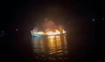 Tàu cá ở Cà Mau bị tấn công bằng bom xăng chìm giữa biển